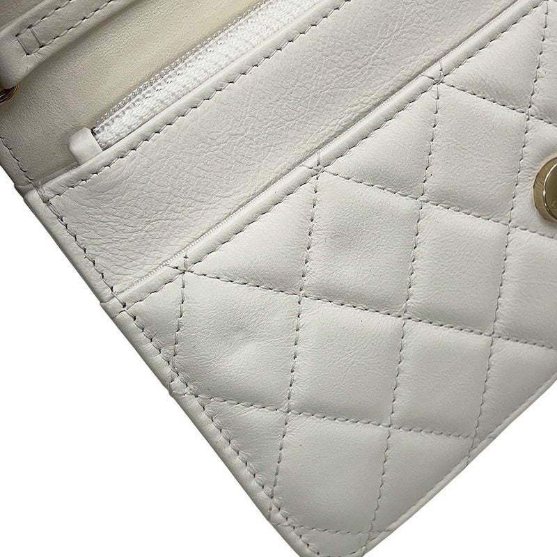 シャネル パールチェーンウォレット マトラッセ ココマーク ラムスキン AP1841 CHANEL 財布 白