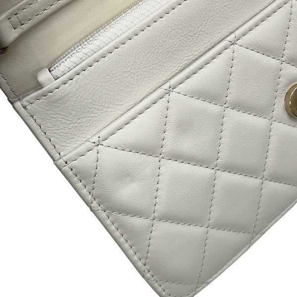 シャネル パールチェーンウォレット マトラッセ ココマーク ラムスキン AP1841 CHANEL 財布 白