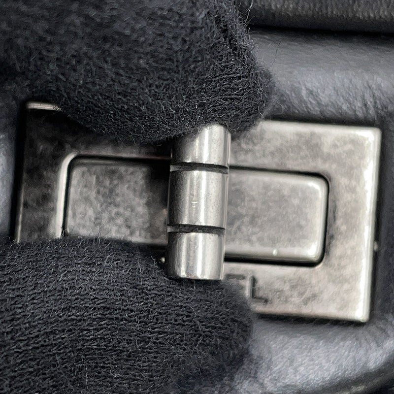 シャネル チェーンショルダーバッグ マトラッセ 2.55 エイジドカーフレザー A37586 CHANEL 黒