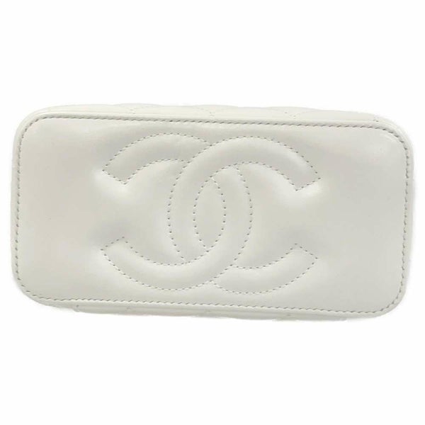 シャネル チェーンショルダーバッグ マトラッセ ココマーク バニティ ラムスキン AP3315 CHANEL 白