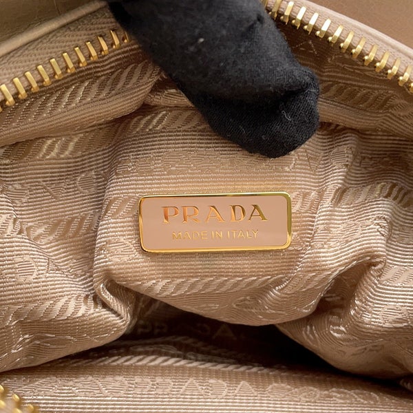 プラダ ショルダーバッグ ロゴ ソフトラックス  レザー PRADA バッグ