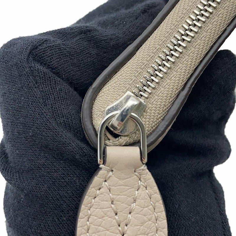 ルイヴィトン 二つ折り財布 モノグラム・マヒナ ジッピー・コンパクト ウォレット M81558 LOUIS VUITTON