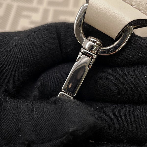 フェンディ ショルダーバッグ アフター FFロゴ レザー7VA604 FENDI バッグ