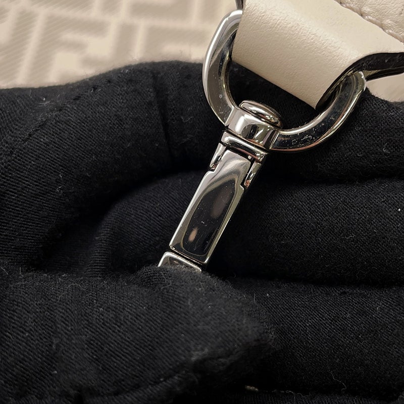フェンディ ショルダーバッグ アフター FFロゴ レザー7VA604 FENDI バッグ