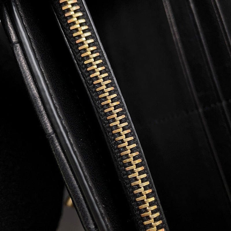 サンローランパリ チェーンショルダーウォレット ル・マイヨン カーフレザー 696608 SAINT LAURENT PARIS 財布 黒