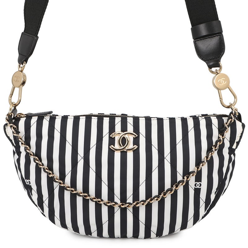 シャネル ショルダーバッグ ココビーチ ココマーク ラージホーボー ナイロン AS4698 CHANEL 2wayハンドバッグ 白 黒