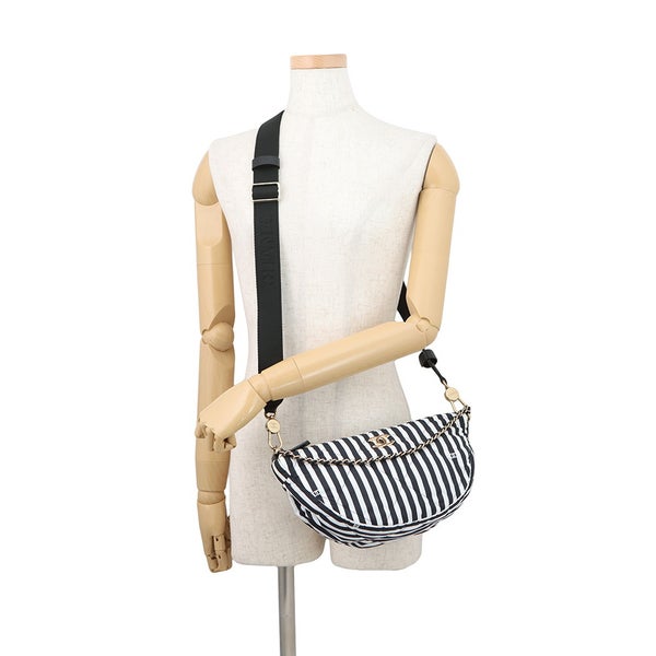 シャネル ショルダーバッグ ココビーチ ココマーク ラージホーボー ナイロン AS4698 CHANEL 2wayハンドバッグ 白 黒