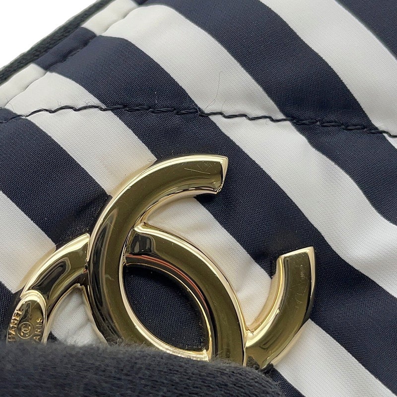 シャネル ショルダーバッグ ココビーチ ココマーク ラージホーボー ナイロン AS4698 CHANEL 2wayハンドバッグ 白 黒
