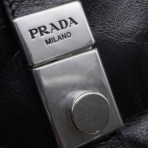プラダ ショルダーバッグ ホーボーバッグ ミディアム レザー ロゴ 1BG563 PRADA 黒