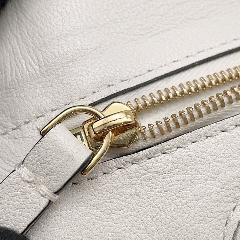 フェンディ チェーンショルダーポーチ フリップ  ナノ  レザー FENDI ポシェット ポーチ