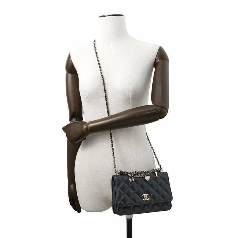 シャネル チェーンウォレット マトラッセ ココマーク パーリーラムスキン AP4537 CHANEL 黒