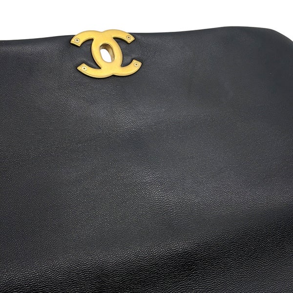 シャネル チェーンショルダーバッグ CHANEL19 マキシ マトラッセ ココマーク  シャイニーカーフレザー AS1162 CHANEL 2way