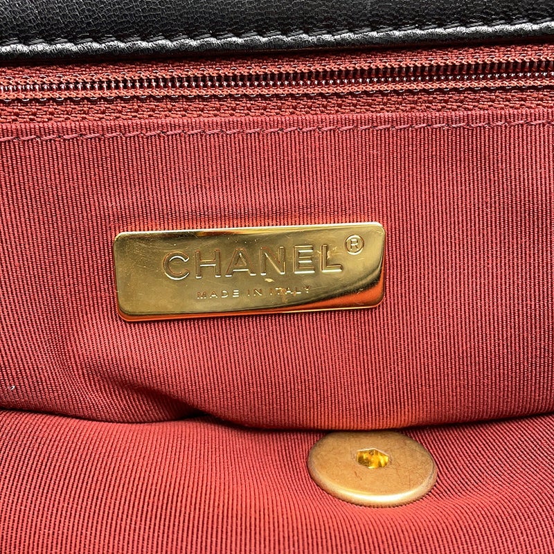 シャネル チェーンショルダーバッグ CHANEL19 マキシ マトラッセ ココマーク  シャイニーカーフレザー AS1162 CHANEL 2way