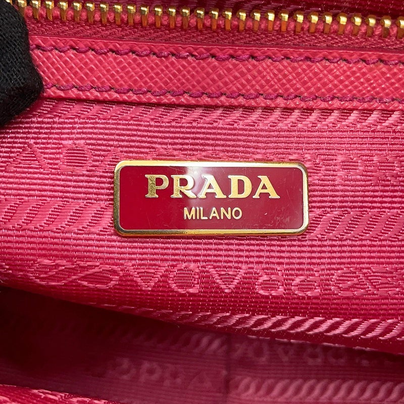 プラダ ショルダーバッグ トライアングルロゴ カメラバッグ レザー BT1010 PRADA