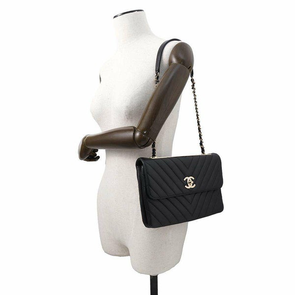 シャネル チェーンショルダーバッグ トレンディCC シェブロン ココマーク ラムスキン CHANEL Vステッチ 黒 ワンショルダー