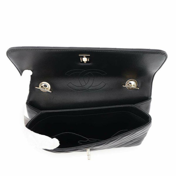 シャネル チェーンショルダーバッグ トレンディCC シェブロン ココマーク ラムスキン CHANEL Vステッチ 黒 ワンショルダー