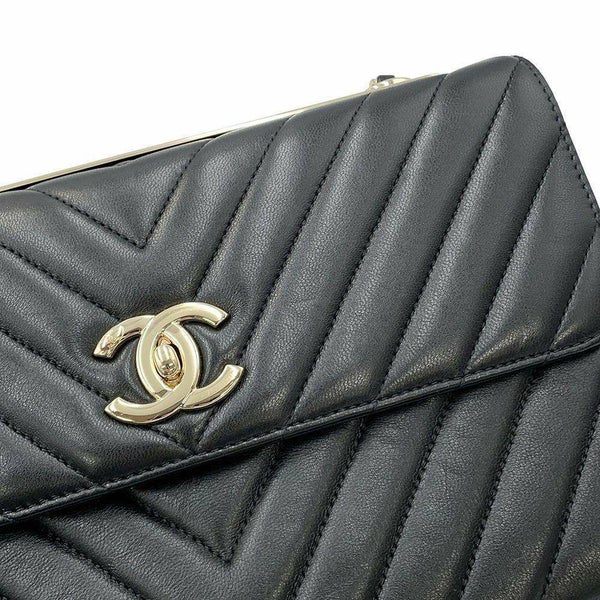 シャネル チェーンショルダーバッグ トレンディCC シェブロン ココマーク ラムスキン CHANEL Vステッチ 黒 ワンショルダー