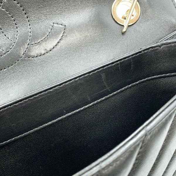 シャネル チェーンショルダーバッグ トレンディCC シェブロン ココマーク ラムスキン CHANEL Vステッチ 黒 ワンショルダー