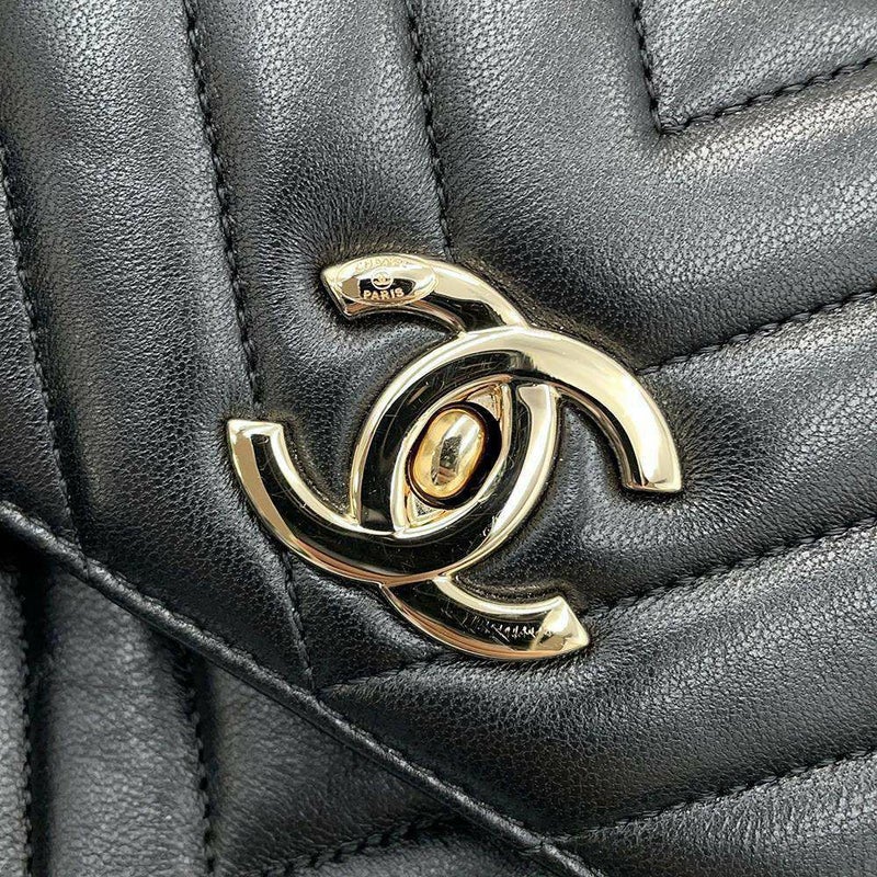 シャネル チェーンショルダーバッグ トレンディCC シェブロン ココマーク ラムスキン CHANEL Vステッチ 黒 ワンショルダー