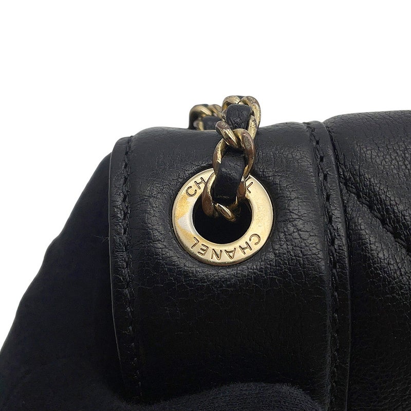 シャネル チェーンショルダーバッグ マドモアゼル Vステッチ ダブルフラップ レザー A93083 CHANEL 2way 黒