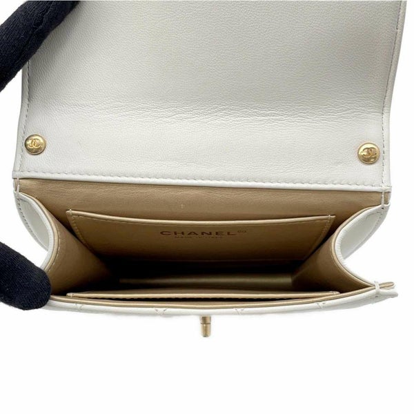 シャネル チェーンショルダーバッグ マトラッセ ココマーク フェイクパール ゴートスキン AS0584 CHANEL フラップバッグ 白