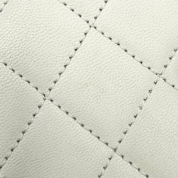 シャネル チェーンショルダーバッグ マトラッセ ココマーク フェイクパール ゴートスキン AS0584 CHANEL フラップバッグ 白
