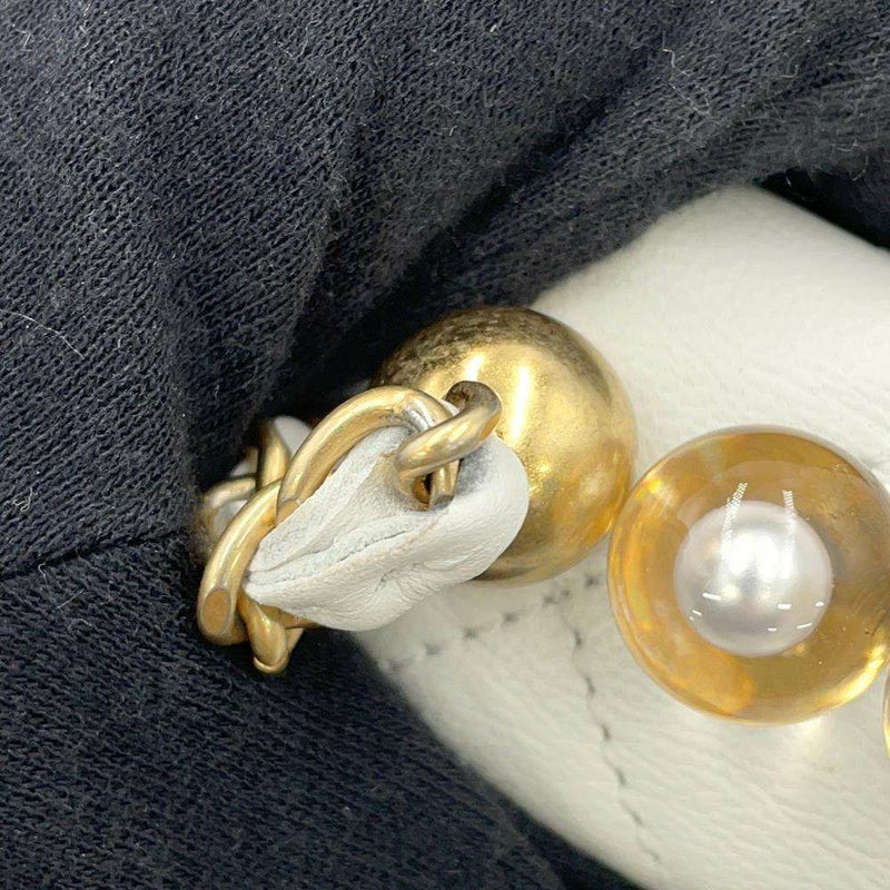 シャネル チェーンショルダーバッグ マトラッセ ココマーク フェイクパール ゴートスキン AS0584 CHANEL フラップバッグ 白