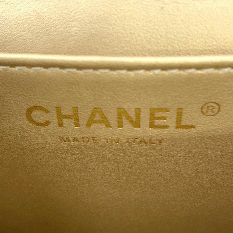 シャネル チェーンショルダーバッグ マトラッセ ココマーク フェイクパール ゴートスキン AS0584 CHANEL フラップバッグ 白