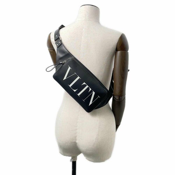 ヴァレンティノ・ガラヴァーニ ボディバッグ VLTNロゴ VY2B0A10WJW VALENTINO ベルトバッグ 黒