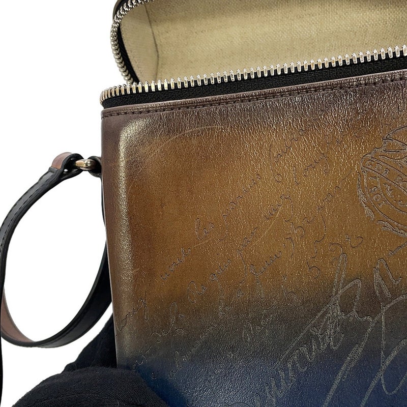 ベルルッティ ショルダーバッグ フリースクリットスワイプ カリグラフィ メッセンジャー ヴェネチアレザー Berluti