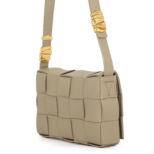 ボッテガヴェネタ ショルダーバッグ イントレチャート カセット レザー 666870 BOTTEGA VENETA