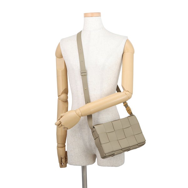 ボッテガヴェネタ ショルダーバッグ イントレチャート カセット レザー 666870 BOTTEGA VENETA