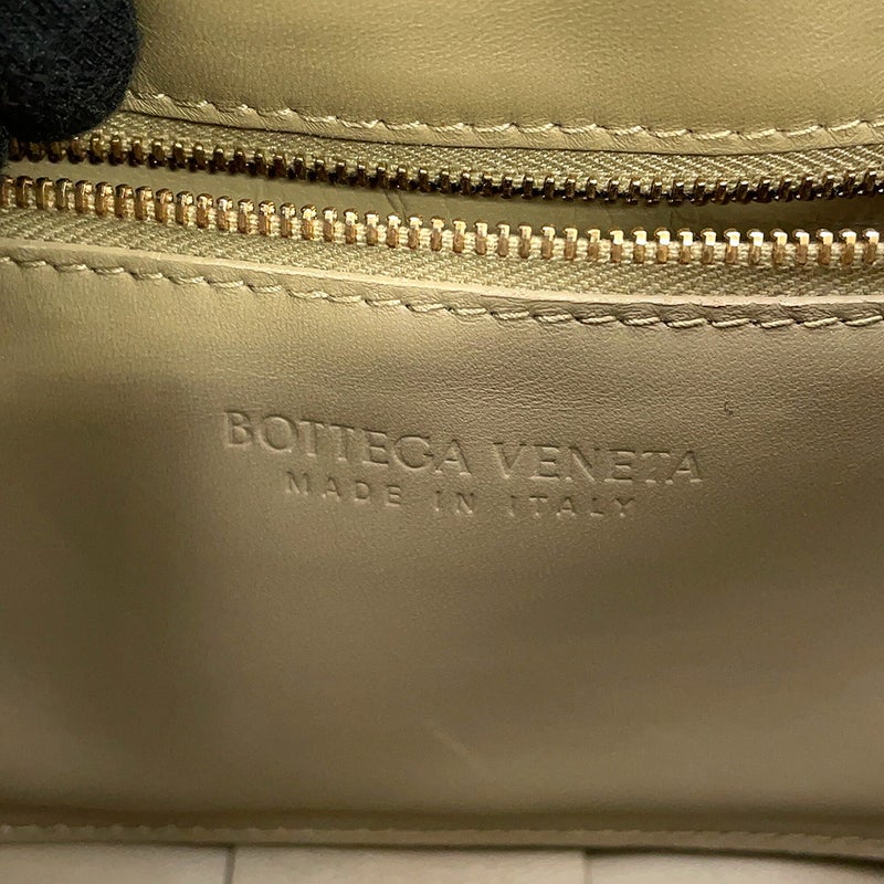 ボッテガヴェネタ ショルダーバッグ イントレチャート カセット レザー 666870 BOTTEGA VENETA