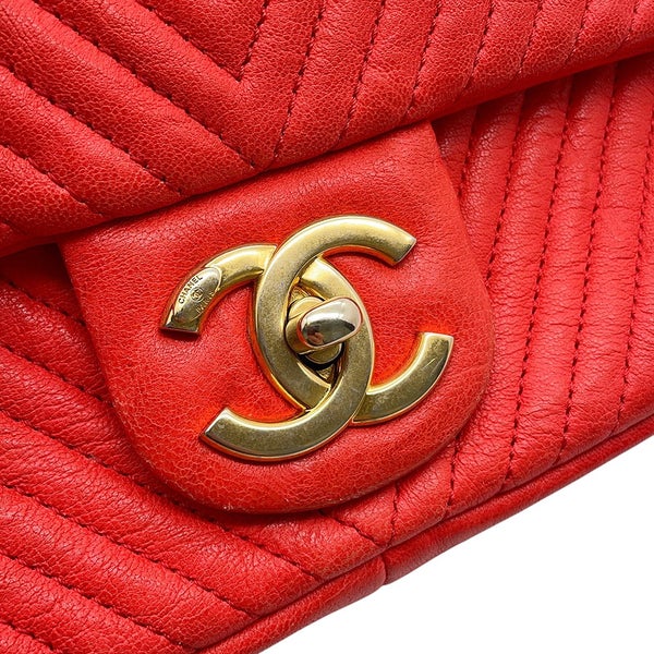 シャネル チェーンショルダーバッグ シェブロン Vステッチ ココマーク レザー CHANEL バッグ