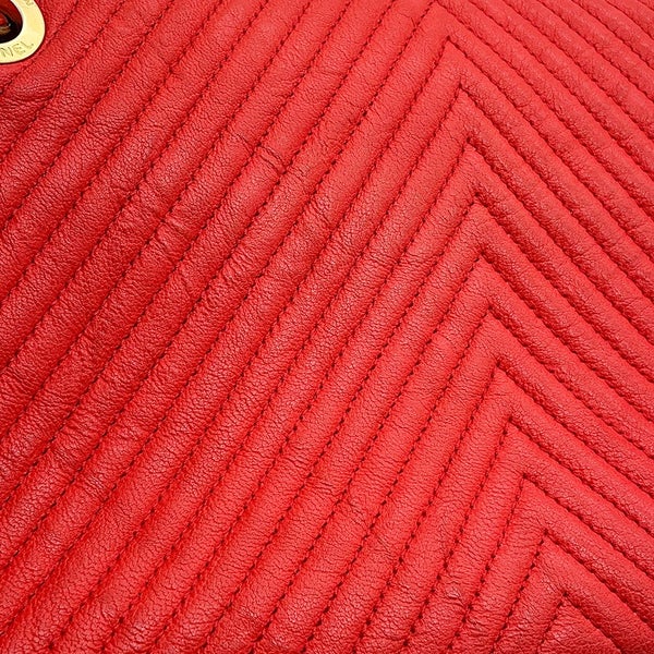 シャネル チェーンショルダーバッグ シェブロン Vステッチ ココマーク レザー CHANEL バッグ