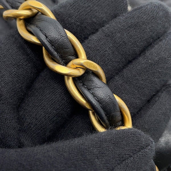 シャネル チェーンショルダーバッグ ココマーク マトラッセ20 レザー CHANEL 黒