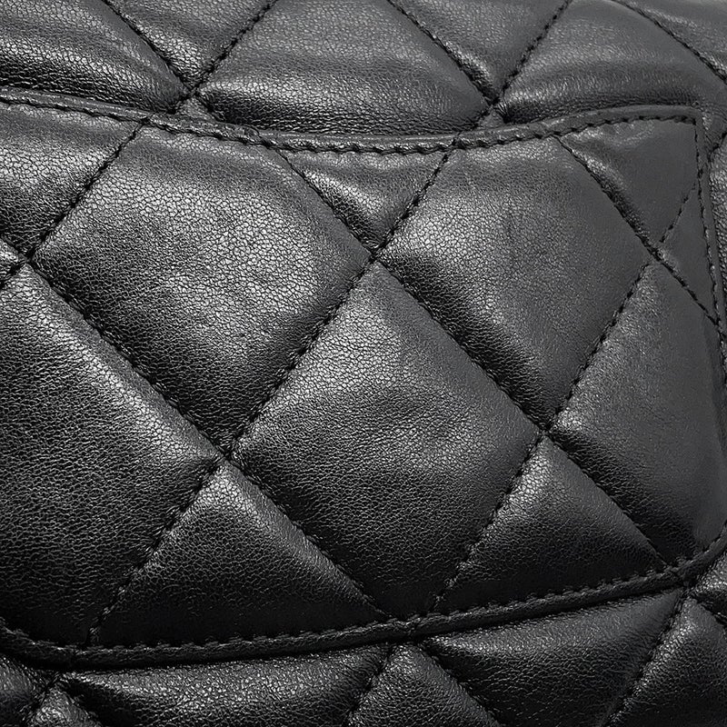 シャネル チェーンショルダーバッグ ココマーク マトラッセ20 レザー CHANEL 黒