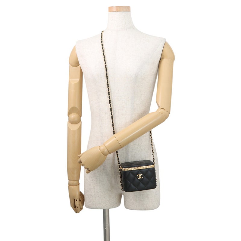 シャネル チェーンショルダーバッグ ココマーク マトラッセ バニティ ラムスキン CHANEL ヴァニティ 黒