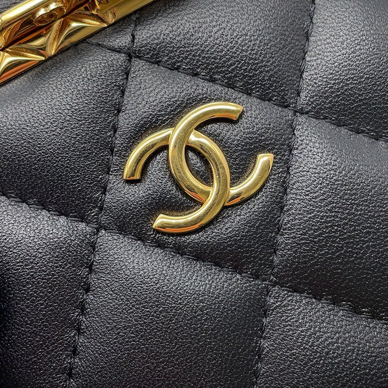 シャネル チェーンショルダーバッグ ココマーク マトラッセ バニティ ラムスキン CHANEL ヴァニティ 黒