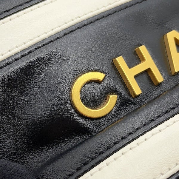 シャネル ハンドバッグ CHANEL22 ミニ ココマーク シャイニーカーフスキン AS3980 CHANEL 2wayショルダーバッグ 黒 白