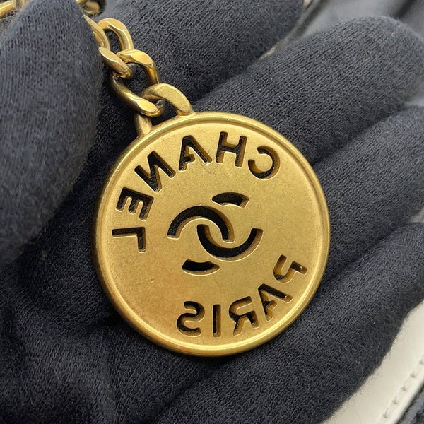 シャネル ハンドバッグ CHANEL22 ミニ ココマーク シャイニーカーフスキン AS3980 CHANEL 2wayショルダーバッグ 黒 白