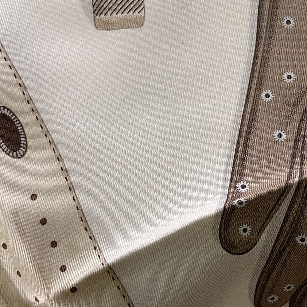 エルメス スカーフ カレ90 L'Heure des Gants 手袋の時計 HERMES 2025