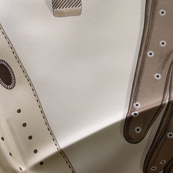エルメス スカーフ カレ90 L'Heure des Gants 手袋の時計 HERMES 2025春夏 白