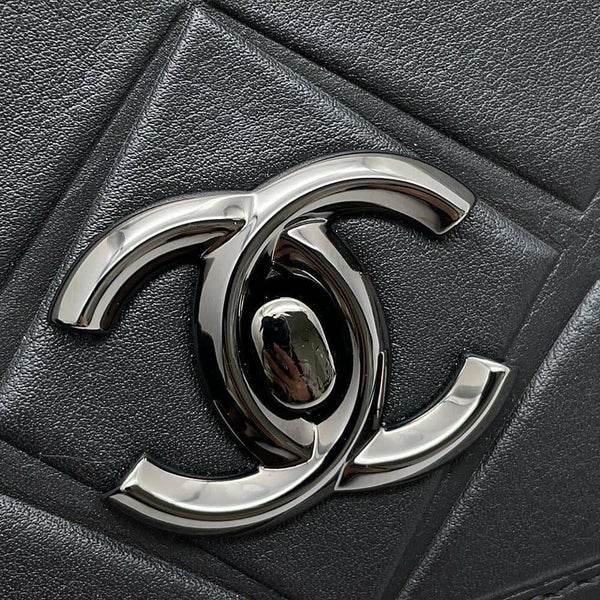 シャネル チェーンショルダーバッグ ココマーク フルフラップ レザー CHANEL バッグ 黒