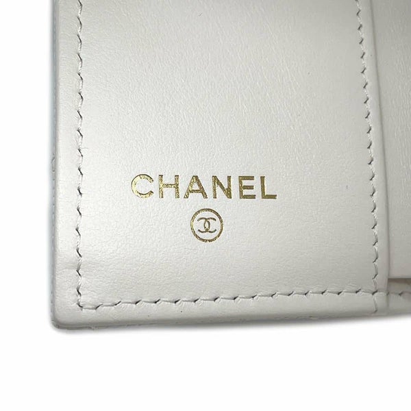シャネル 三つ折り財布 マトラッセ スモール フラップ ウォレット トランプ キャビアスキン AP3081 財布 白