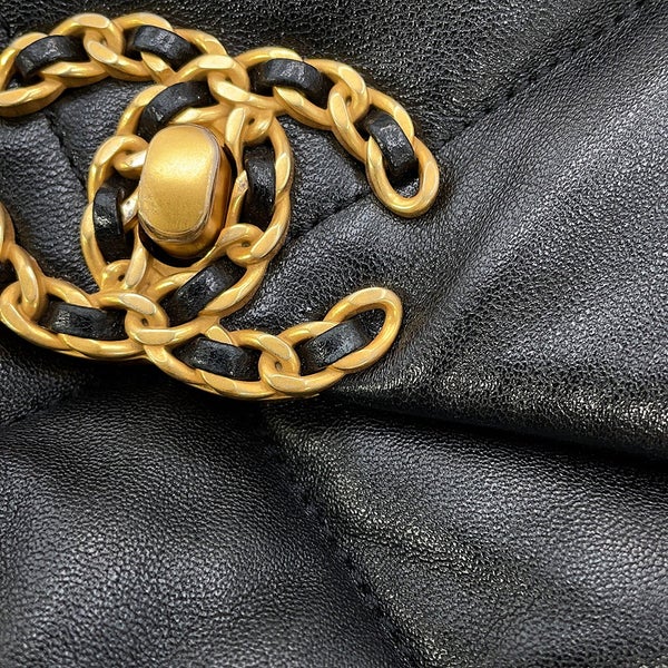 シャネル チェーンショルダーバッグ CHANEL19 フラップバッグ ココマーク シャイニーラムスキン AS1160 CHANEL 黒