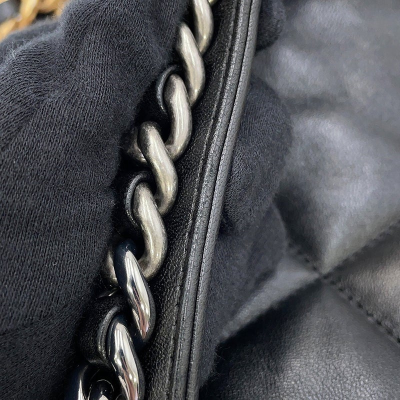 シャネル チェーンショルダーバッグ CHANEL19 フラップバッグ ココマーク シャイニーラムスキン AS1160 CHANEL 黒