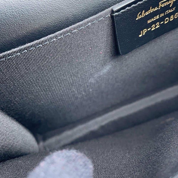 フェラガモ ショルダーバッグ ガンチーニ フラワープリント レザー Ferragamo 2wayハンドバッグ 黒