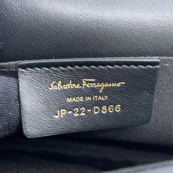 フェラガモ ショルダーバッグ ガンチーニ フラワープリント レザー Ferragamo 2wayハンドバッグ 黒