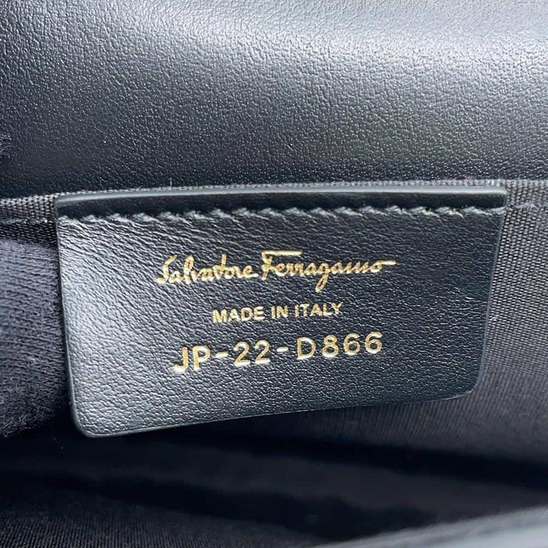 フェラガモ ショルダーバッグ ガンチーニ フラワープリント レザー Ferragamo 2wayハンドバッグ 黒